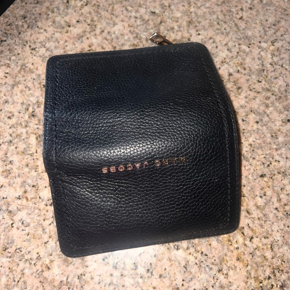 Marc Jacobs Black Pebbled Leather Slim Card Holder with Gold Logo - Picture 8 of 16